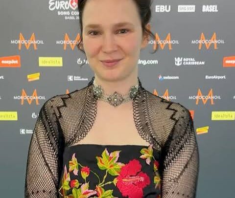 Zoë Më Biography: Instagram, Songs, Net Worth, Height, Real Name, Boyfriend, Parents, Age, Religion