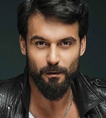 Ali Ersan Duru Biography: Awards, Parents, Instagram, Movies, Net Worth, Girlfriend, Religion, Height, Age