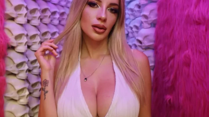 Aimee Álvarez Biography: Net Worth, Boyfriend, Age, Parents, OnlyFans, Height, Nationality, Instagram