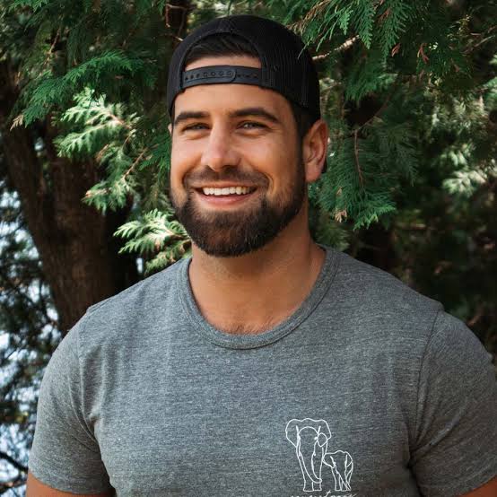 Blake Moynes Biography: Age, Girlfriend, Height, Net Worth, Parents, TV Shows, Conservation