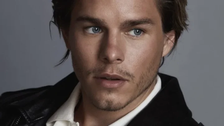 Jake Manley Biography: Ethnicity, Parents, Instagram, Religion, Movies, Age, Wife, Awards