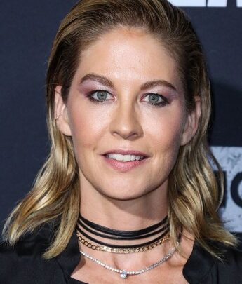Jenna Elfman Biography: Siblings, Religion, YouTube, Net Worth, Children, Age, Husband, Height, Movies, Awards