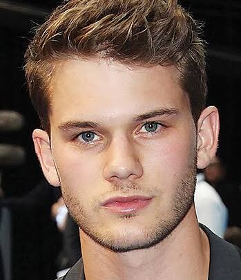 Jeremy Irvine Biography: Parents, Height, Ethnicity, Age, Girlfriend, Awards, Instagram, Religion, Movies, Net Worth