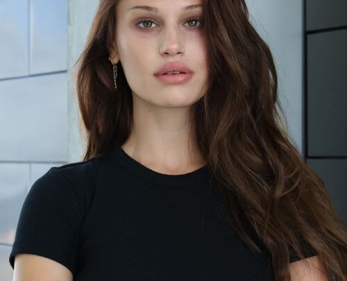 Meredith Mickelson Biography: Ethnicity, Height, Religion, Parents, Net Worth, Movies, Boyfriend, Age