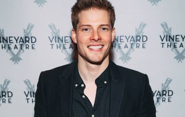 Hunter Parrish Biography: Songs, Age, Wife, Ethnicity, Net Worth, Brother, Movies, Height