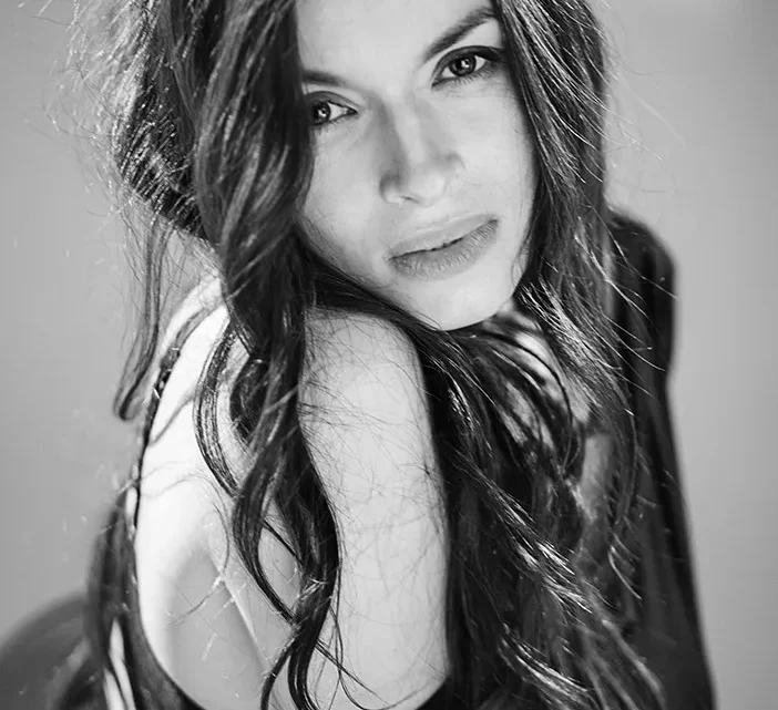 Nadia Meiher Biography: Age, Husband, Height, Net Worth, Parents, Songs, Albums, Career