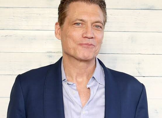 Holt McCallany Biography: Girlfriend, Height, Awards, Height, Ethnicity, Net Worth, Age, Movies