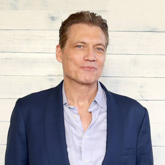 Holt McCallany Biography: Girlfriend, Height, Awards, Height, Ethnicity, Net Worth, Age, Movies