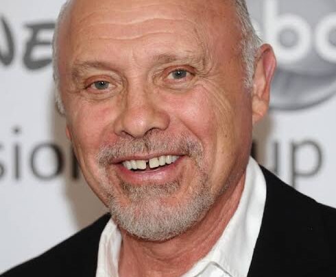 Héctor Elizondo Biography: Religion, Height, Movies, Age, Wife, Ethnicity, Net Worth, Son