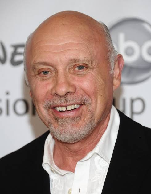 Héctor Elizondo Biography: Religion, Height, Movies, Age, Wife, Ethnicity, Net Worth, Son