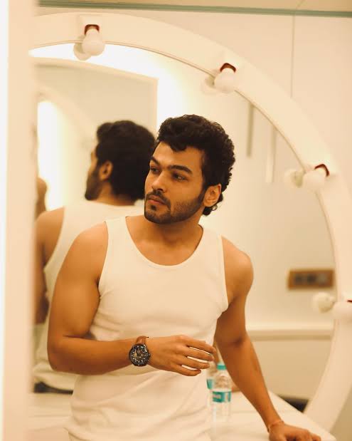 Ansh Pandey Biography: Ethnicity, Parents, Instagram, Net Worth, Runway, Girlfriend, Movies, Height, Age