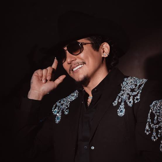 Edwin Luna Biography: Tours, Age, Wife, Children, Concerts, Parents, Instagram, Height, Net Worth, Songs & Albums