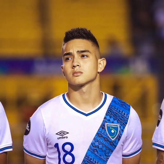 Óscar Santis Biography: National Team, Age, Brother, Stats, Parents, Height, Net Worth, Awards, Instagram