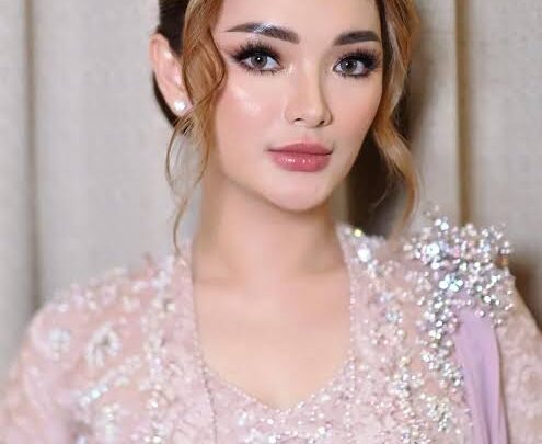 Zaskia Gotik Biography: Height, Net Worth, Age, Husband, Children, Siblings, Songs, Parents, Instagram, Movies