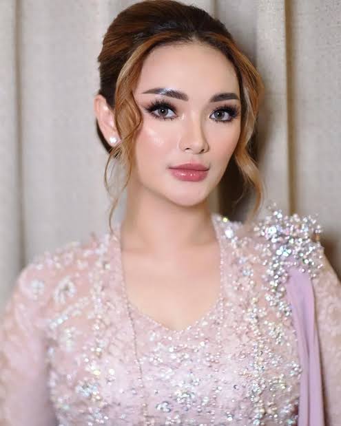 Zaskia Gotik Biography: Height, Net Worth, Age, Husband, Children, Siblings, Songs, Parents, Instagram, Movies