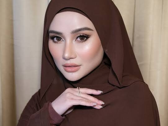 Wawa Zainal Biography: Real Name, Wikipedia, Net Worth, Age, Husband, Height, Children, Siblings, Parents, TikTok, Movies, YouTube