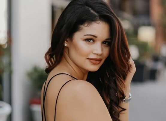 Zoë Brown Biography: Children, Net Worth, Awards, Instagram, Height, Ethnicity, Runway, Husband, Age