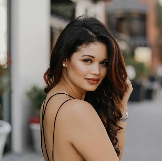 Zoë Brown Biography: Children, Net Worth, Awards, Instagram, Height, Ethnicity, Runway, Husband, Age