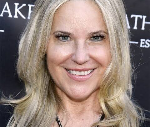 Beth Stolarczyk Biography: Children, Height, YouTube, Net Worth, Awards, TV Shows, Husband, Age