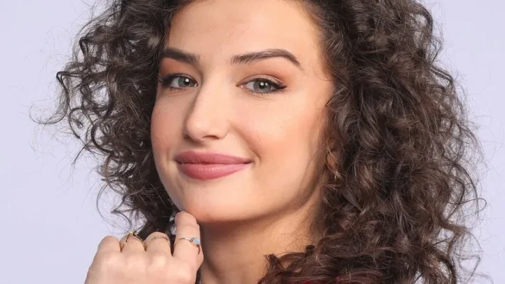 Petra Dubayová Biography: Movies, Height, Net Worth, Partner, Daughter, Parents, Age, Songs, Events