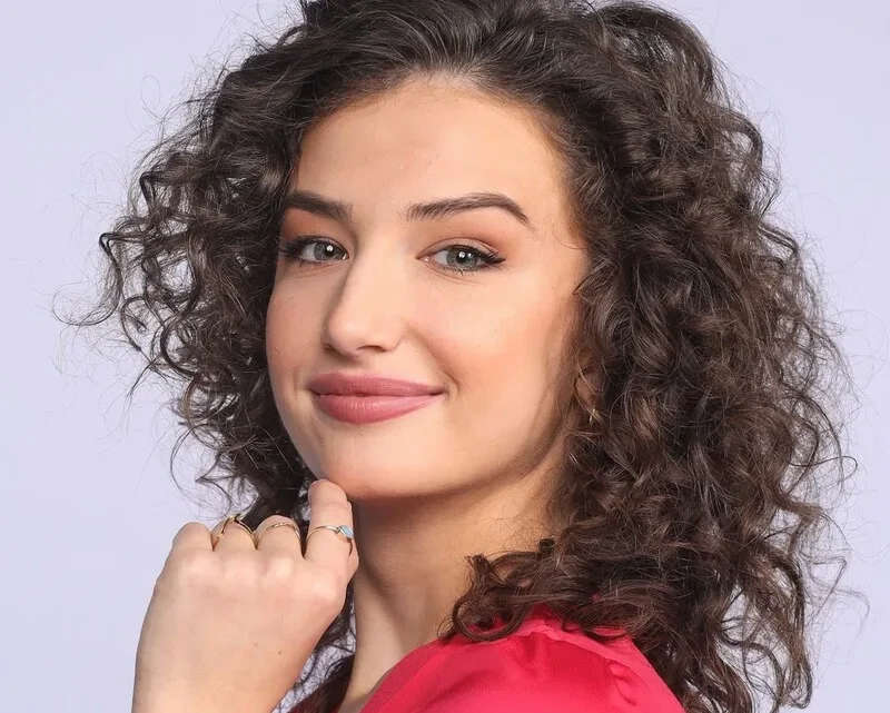 Petra Dubayová Biography: Movies, Height, Net Worth, Partner, Daughter, Parents, Age, Songs, Events