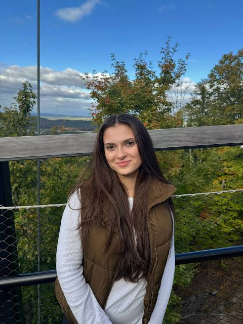 Kelly Salpeter Biography: Ethnicity, Age, Twin Brother, TikTok, Parents, Height, Boyfriend, Net Worth