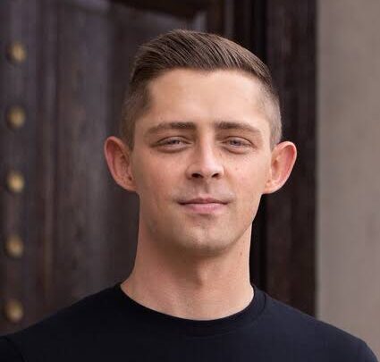 Brandan Robertson Biography: Ethnicity, Wife, TikTok, Books, Religion, Height, Ethnicity, Parents, Net Worth