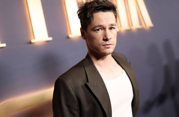 Kyle Allen Biography: Age, Partner, Ex-Girlfriend, Net Worth, Sister, Parents, TV Shows, Height, Instagram, Movies