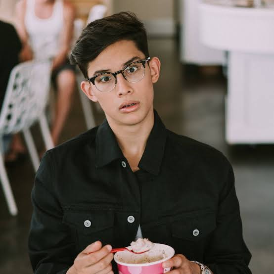 Brandon Arreaga Biography: Net Worth, Age, Ex-Girlfriends, Height, Sister, Parents, PRETTYMUCH Career, Twitter
