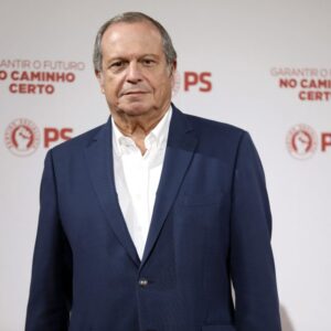 Carlos César