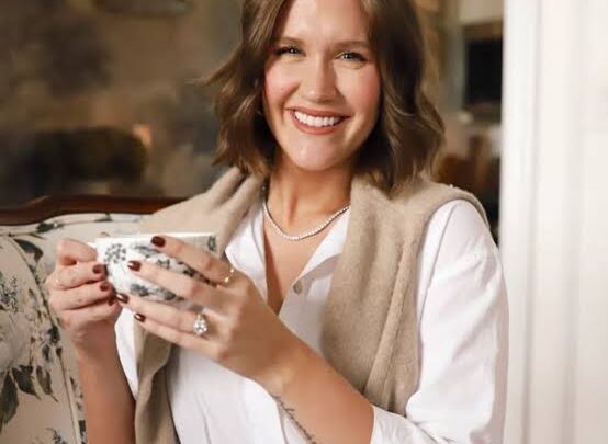 Anna Page Biography: Age, Net Worth, Husband, Kids, Height, Career, Home Decor, Lifestyle, Blog