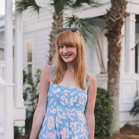 Kelly Larkin Biography: Age, Net Worth, Husband, Kids, Height, Career, Blog, Lifestyle