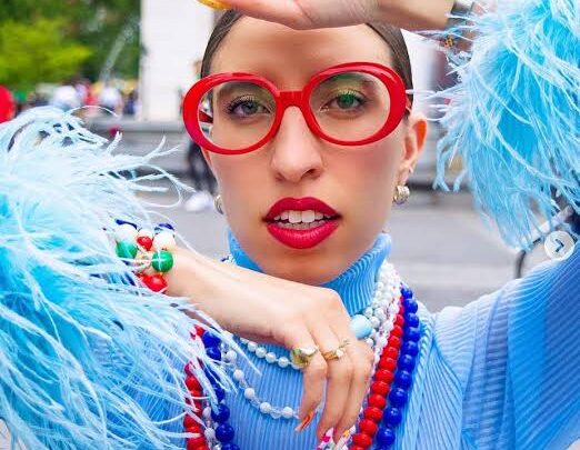 Caroline Vazzana Biography: Age, Net Worth, Fiancé, Height, Career, Fashion, Books, Instagram