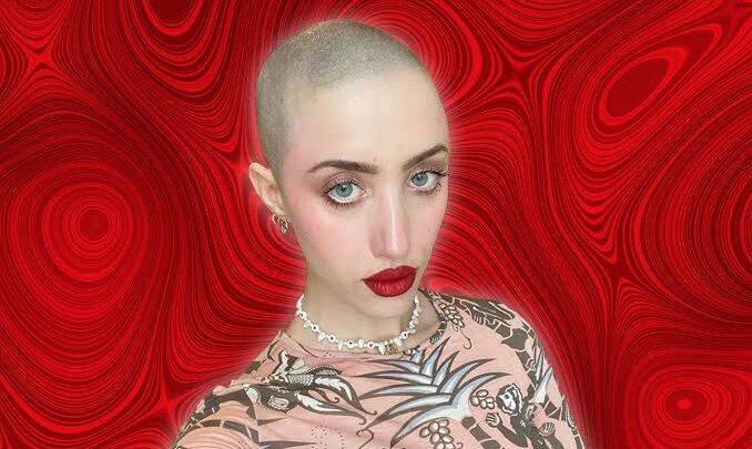 TinyJewishGirl Biography: Age, Height, Net Worth, Parents, Books, Real Name, Ethnicity, Instagram, Age