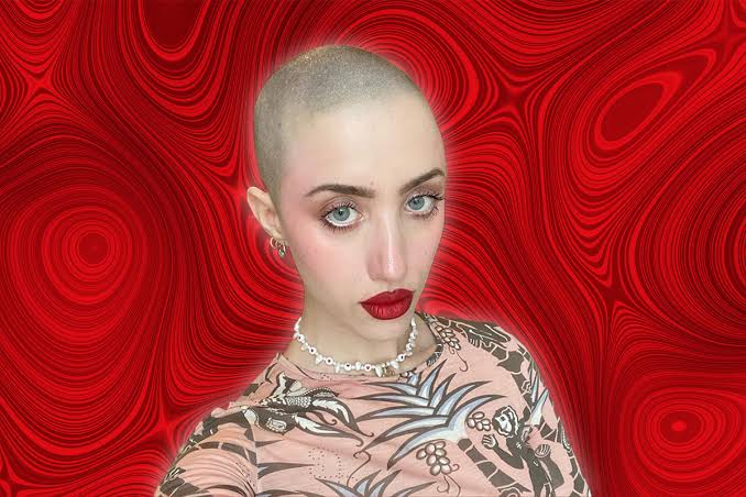TinyJewishGirl Biography: Age, Height, Net Worth, Parents, Books, Real Name, Ethnicity, Instagram, Age