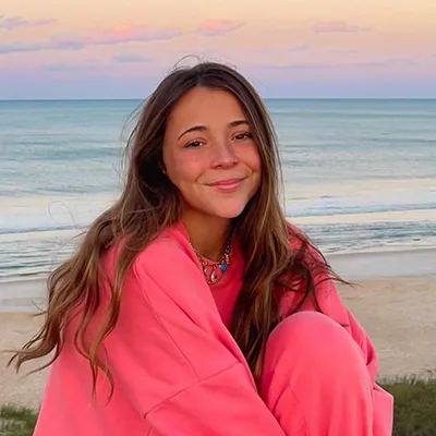 Ana Stowell Biography: Age, Net Worth, Career, TikTok, Lifestyle, Instagram, Fashion, Boyfriend