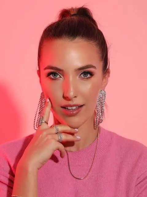 Jackie Schimmel Biography: Age, Height, Net Worth, Husband, Parents, Siblings, Bitch Bible, Instagram