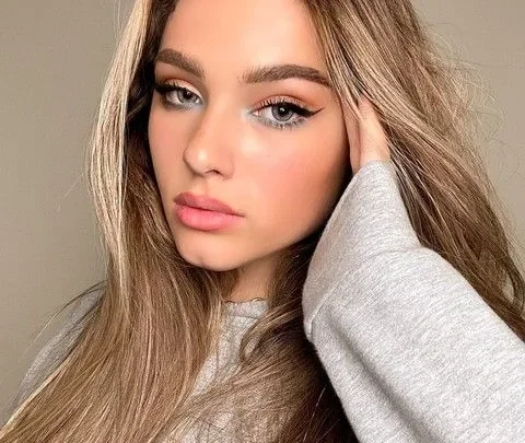 Michelle Kennelly Biography: Age, Height, Net Worth, Parents, TikTok, Boyfriend, YouTube
