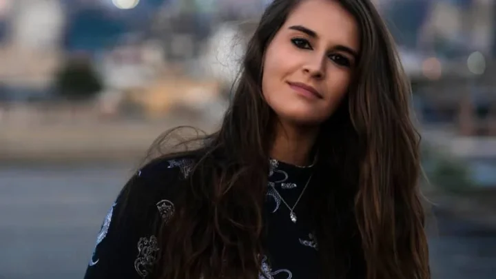 Caitlin Powell Biography: Ethnicity, Songs, Height, Instagram, Net Worth, Parents, Age, Boyfriend