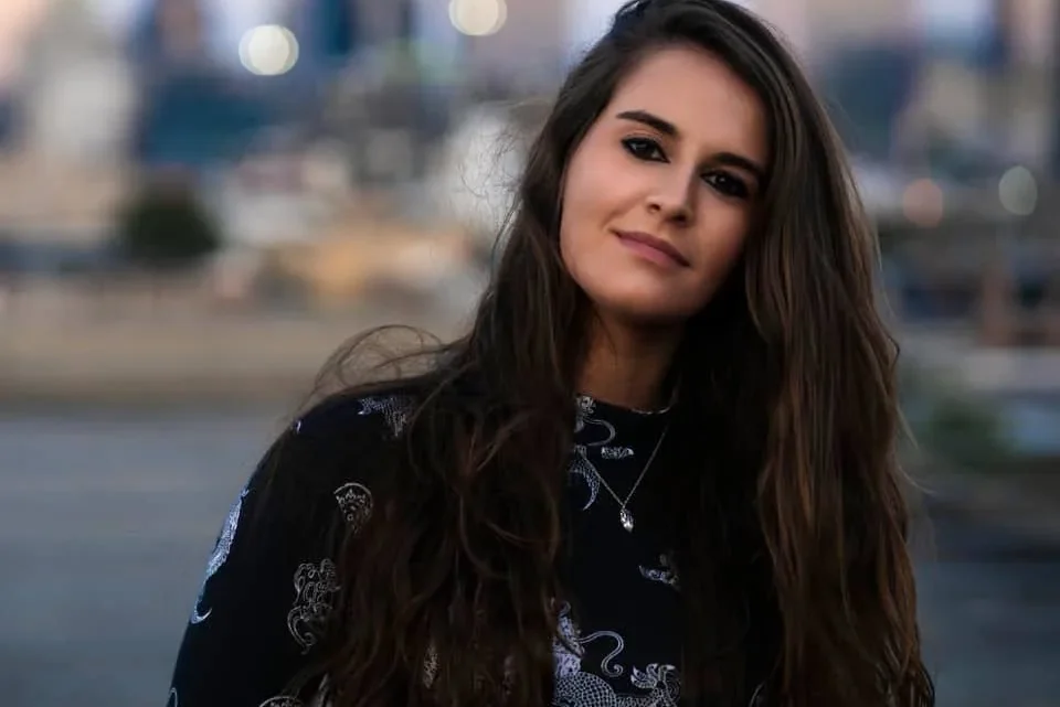 Caitlin Powell Biography: Ethnicity, Songs, Height, Instagram, Net Worth, Parents, Age, Boyfriend