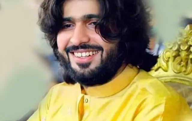 Zeeshan Khan Rokhri Biography: Age, Wife, Height, Net Worth, Parents, Songs, Albums, Career