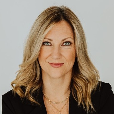 Beth Keener Biography: Siblings, Religion, Age, Fashion Brand, YouTube, Husband, Ethnicity, Net Worth