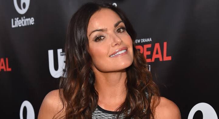 Courtney Robertson Biography: Height, Net Worth, Age, Husband, Children, Siblings, Parents, Modelling, Movies, Facebook