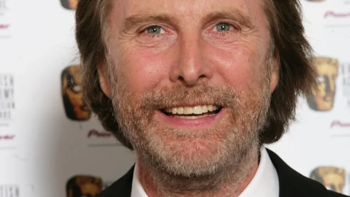 David Threlfall Biography: Age, Net Worth, Height, Wife, Kids, Movies, TV Shows, Career