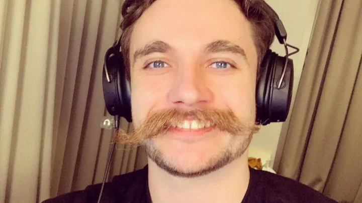 Crayator Biography: Age, Net Worth, Height, Girlfriend, YouTube, Fortnite, Career
