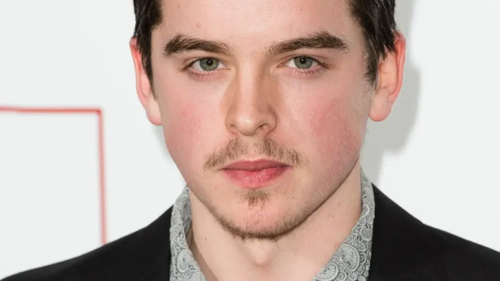 Ferdia Walsh-Peelo Biography: Age, Net Worth, Height, Movies, Songs, Career, Instagram, Girlfriend