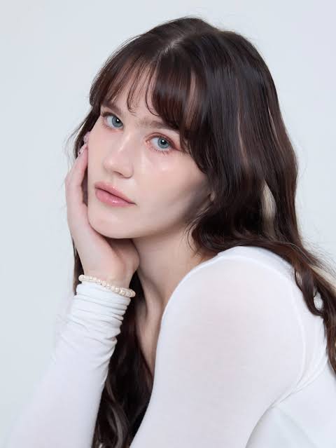 Helmi Kantola Biography: Age, Net Worth, Height, Boyfriend, Sister, YouTube, Career