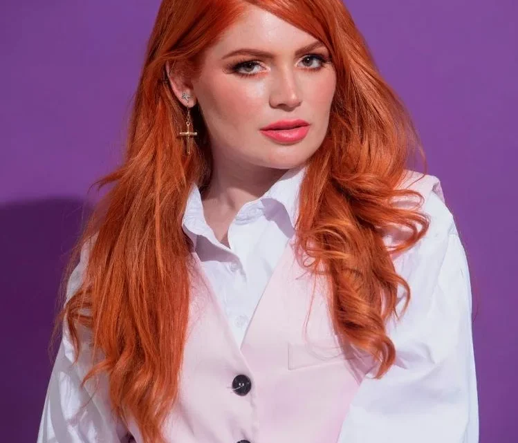 Regina Carrot Biography: Age, Net Worth, Height, Partner, Books, Career, TEDx, YouTube, Awards