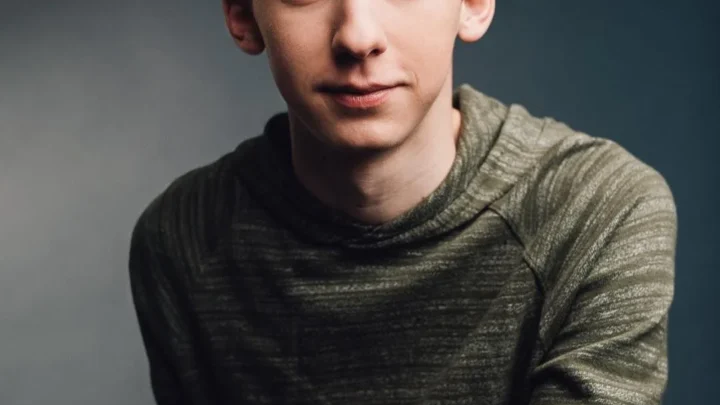 Andrew Barth Feldman Biography: Age, Net Worth, Height, Girlfriend, Movies, Broadway, Career