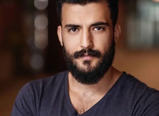 Phoenix Raei Biography: Age, Wife, Kids, Height, Net Worth, Parents, Movies & TV Shows, Instagram